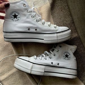 Chuck Taylor All Star Lift Platform Canvas - women’s 9.5 or mens 7.5